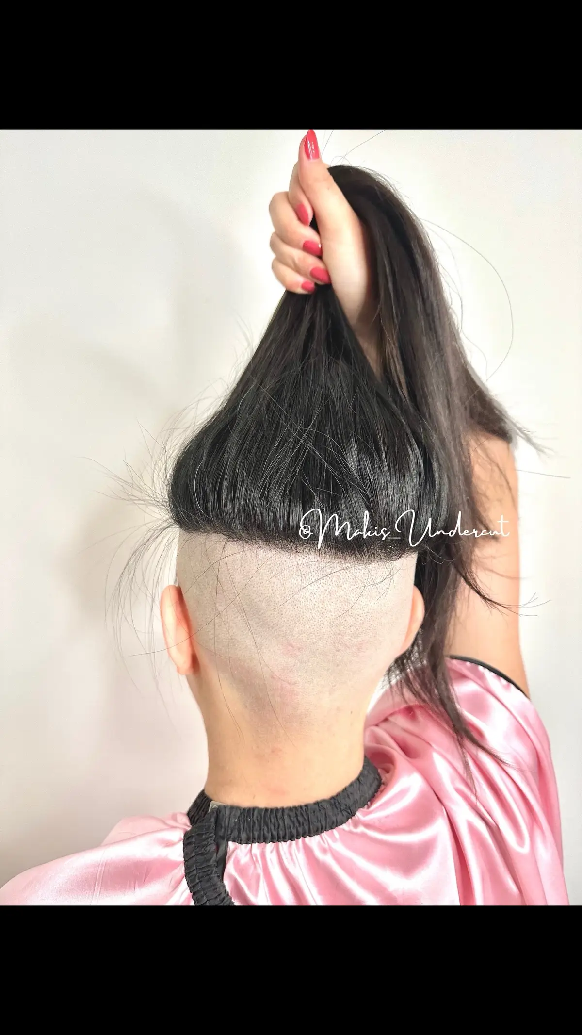 Caped up and shaven smooth! ✨ If you like what you see, please consider subscribing to my Patreon to support me on my hair journey and unlock all of my content and upcoming posts. I post twice a week on there. Link in bio! 🥰 #girlswithshavedheads #360undercut #undercut #hairjourney 