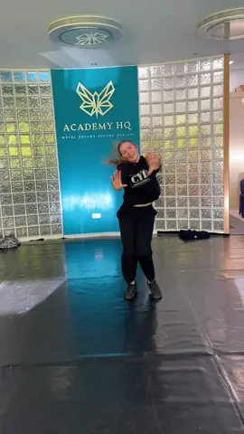 Throwback to when the Queen delivered the most insane workshop 🙌🏻  #matildathemusical #matildachallenge #meeshagarbett #fyp #dancetrend #dancechallenge #foryoupage #fy #foryou 