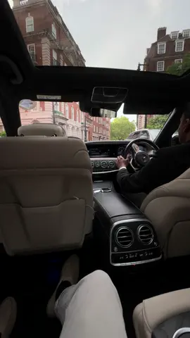 S Class chauffeur driven. Summertime London. 🙏 #ounoapp 