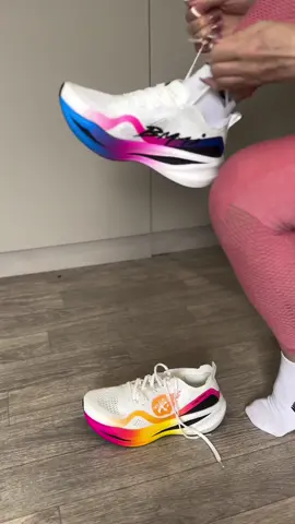 ASMR на новые Bmai Carbon Fly!!!                                          #беговыекроссовки2024 #runningshoes #shoes #run #bmaicarbonfly #новинка2024 #кроссовкидлябега #bmai #womenshoes #bmaipace5 #almatymarathon 