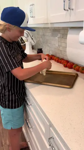 #MomsofTikTok #sourdough #momlife #momtok #sourdoughpizzacrust #sourdoughtok #kidsoftiktok #kidscooking #southern #pizza #homemade #boymom 