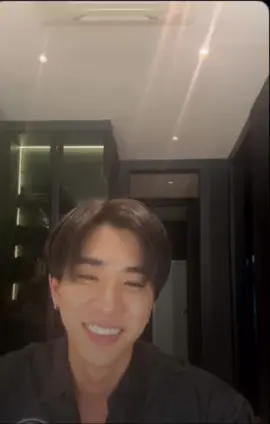 แค่นั่ง Live อยู่บ้านพี่เพิร์ธยังหล่อขนาดนี้ดูเอาเถอะ🫵🏻🐯🖤 @PERTHPPE #KDPPE #PerthTanapon