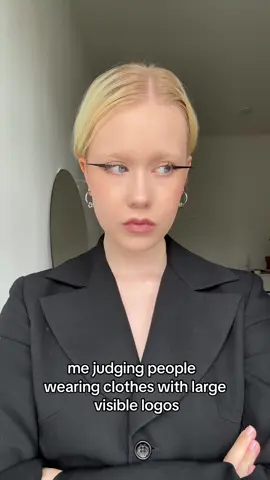 is there anyone else who prefers clothes without any large logos?? #unpopularopinion #quietluxury #fashion #fashiontok #fashionopinions #mugler #Eyeliner #dramaticmakeup 