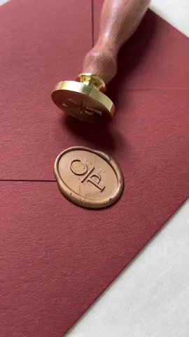 Dấu sáp niêm phong thiệp cưới #thiepcuoi #thiepcuoitruyenthong #thiepcuoisangtrong #weddinginvitations #dausap #dausapniemphong 