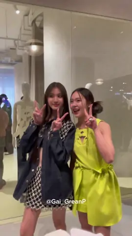 View calling P'June sounds so sweet. I have repeated this over 100 times 🥰🥰🥰 VIEWJUNE WITH DISAYA #ViewJuneatDISAYAopening #วิวจูน #junewanwimol #viewbenyapa #wlwcouple #viewjune #gl #xh #fyp #viral 