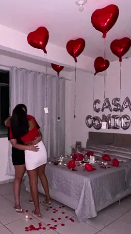 Pedido de casamento. 💍 Eu te amo, minha noiva! 🖤                       #amor #surpresa #noivas #casamento #fyp #lgbtq @marianaoliveira0141 