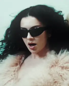 i love her #charlixcx #charlixcxedit #brat #foryou #fyp #foryoupage #xyzbca #viral #trending #videostar #velocity #edit #musicvideo #360 #charlixcxedits #beyhive #bratedit 