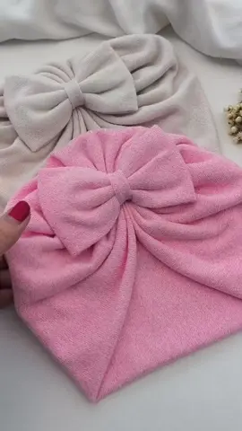 Sabe aquele acessório quentinho, confortável e que o tecido é super macio?  Assim é nossa touca turbante 😍 toda feita à mão, em tecido duplo de malha tricot!  Perfeita para aquecer sua pequena nessa época do ano!  Além de ficar ainda mais linda e estilosa!  Tamanho: RN a 4 anos (produzida conforme a idade) 🎀 59,00 #toucainfantil #toucadebebe #toucaturbante #maedemenina #enxovaldebebe #enxovaldemenina 