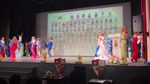 👩🏻‍🎓💜#graduation #bailegraduacion #parati #elmejorcurso 