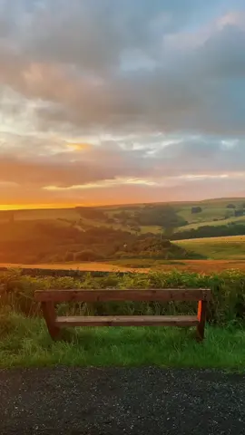 Spend a minute with me, whilst i watch the sunsrise over The Strines 🍃 // #foryou #nature #fyp #sunrise #peakdistrict 