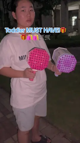 Toddler must have !! Its getting warmer outside & the babies love bubbles! Its even fun for the older kids !! Love it 💖🩵🧡#bubblegun #toddlermomsoftiktok #MomsofTikTok #tiktokshopfinds #rocketbubblegun #toysforkids
