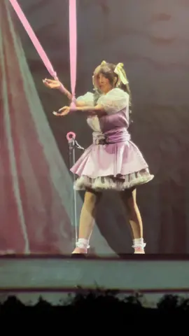 i had to shorten the video to 1 minute for the audio to not be removed 😭💔 #melaniemartinez #fyp #viral #viralvideo #trilogytour #melaniemartinezk12 #showandtell @skye.v4ampssss if you want the full video i would be okay with giving one of my socials to you so i could send it! 💔😭