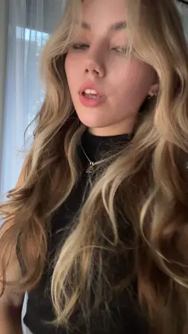 немного запоздала с трендом