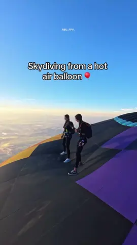 🪂 Imagine soaring above the clouds in 📍Boituva, Brazil 🇧🇷 Hot air balloon skydives challenge seasoned jumpers with a unique freefall experience.  Boituva is a hotspot for skydiving enthusiasts from around the world. Would you try this? 🪂 🎥 @abu_fpv_ and @birdmanteam on IG  #skydive #hotairballoon #adrenalinerush