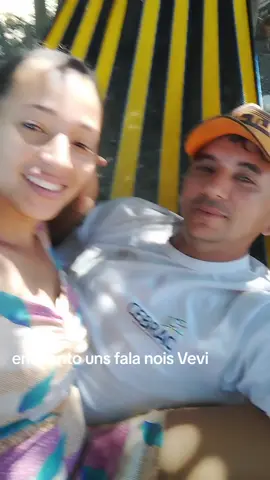 enquanto uns fala nois tamos bem de boa 