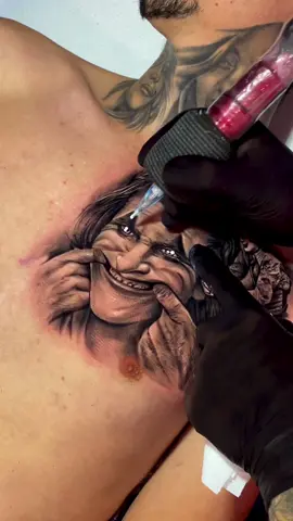Joker 🎯🎭 #realismotattoo #tattoorealismo #tattoobrasil #tattoopretoecinzarealismo #realismopretoecinza #trendingtattoo #trending #joakinpheonix #jokertattoo #tattoojoker 