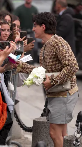@Nic Kaufmann moments with fans before attending @Dior Men’s Show In Paris, 21 June 2024 #nickaufmann #diorss25 #dior #fashiontiktok #parisfashionweek 