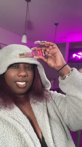 #stitch with @CAITLYN JAYE My Lip Gloss is poppin!! & this lip liner is definitely teaaaa #blackgirltiktok #fyp #foryoupage #lipgloss 