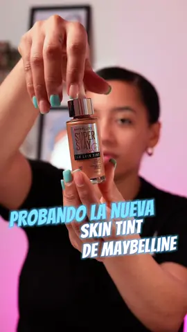 Señoreeees esta base me dejó impactada 🥰 deja un acabado tan bello y sobre todo es súper cómoda de llevar, no se siente la cara pesada. • Quiero saber su opinión 👇🏽👇🏽👇🏽 #maquillaje #makeup #maybelline 
