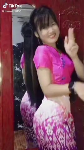 မှန်ထဲပဲကည့်မနေနဲ့ မမကိုလည်းကြည့်အုံး😊#မြန်မာအိုးလှလှလေးများ #ဆယ်လီမှအသဲပေးတာလား😔😑 