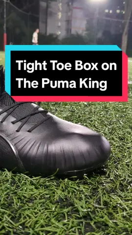A very tight and low toe box on the new Puma King. You can see your knuckles through the upper! #footballboots #puma #pumaking #soccercleats 