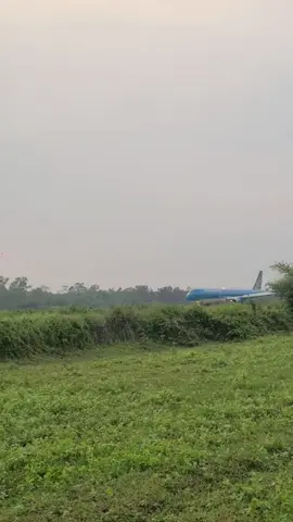 máy ở VN đón trả khách dọc đường từng từng thôn xóm #thaydoibatngo #xuhuong #thinhhanh #longervideos #nhieuwiew #sanbayvinh✈️ 