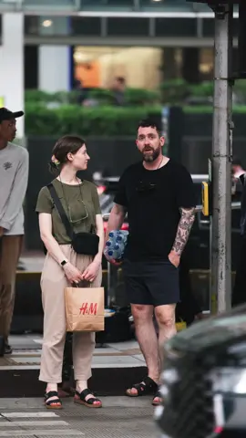 Lumayan jauh ngejarnya, ☺️☺️ #streetphotography #streetphoto #amazing #fyppppppppppppppppppppppp #stranger #fypシ #photography #streetphotographers #photoprintgift 