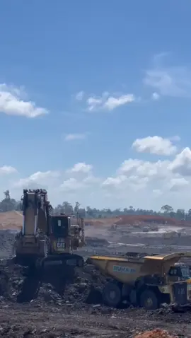 Dimulai sebagai perusahaan sub-kontraktor pertambangan pada tahun 1998, BUMA berkembang menjadi perusahaan jasa penambangan besar yang kemudian diakuisisi oleh Delta Dunia Group pada tahun 2009, terus bertumbuh menjadi perusahaaan jasa penambangan independen terkemuka di Indonesia dan Australia.       BUMA didukung oleh lebih dari 16.000 karyawan berpengalaman dan telah berhasil memegang pangsa pasar kedua di sektor pertambangan Indonesia dan kontraktor kelas satu di Australia.   #foryoupage  #excavatoroperator  #Buma 