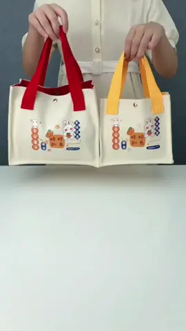 Chỉ cần có cái này khi đi chơi cùng bé là đủ. Nó có thể đựng sữa bột, tã lót, cốc nước và ô. Rất thuận tiện khi đưa bé đi dạo hoặc đi dạo!! #tuixach #tuixachvaimoi #tienich #thietthuc #jizonguyen 