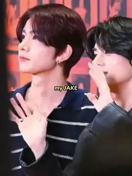 so clingy today 😭😭💖💖💖💖 #heejake #heeseung #jake #enhypen  #heeseungjake #ฮีซึงเจค #ramyeonz #fypシ゚ 