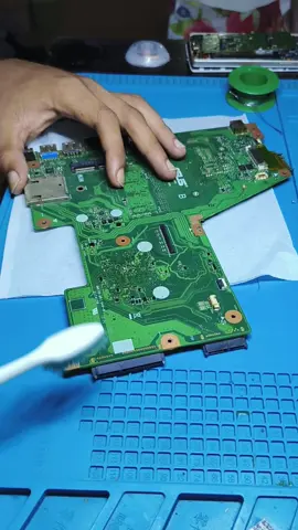 MB nya Auto Jadi Baru 👌 #ini_labil #teknisi #servicelaptop #motherboardrepair 