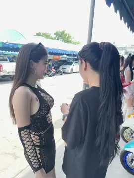 ส่งกำลังใจข้างสนามให้น้องสาวหน่อย😍✌🏻