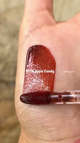 Kenapa ga dari dulu beli lip tint ini 🥹🫶🏻 @YOU Beauty Indonesia  Lip tint YOU ini warnanya intens tapi ringan banget di bibir, melembabkannya dapet, stain-nya mantep, dan finish glossy-nya cantik bangett aku suka 🥹❤️ Absen dulu pecinta lippie glossy 🙋🏻‍♀️ Follow me for more swatches and reviews ♡ tags: #YOUBeauty #LiptintYOU #YOUCloudTouchJuicyTint #RekomendasiLipTint #LipTint