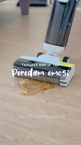 Wet and dry vacuum cleaner TINECO IFLOOR 5 @tineco_indonesia  Jadi game changer banget, ga lagi emosi kalo anak numpahin makanan atau minuman, main kotor2an dalem rumah. Percaya deh buibu wajib punya ini biar mental health terjaga 😆 #vacuumcleaner #wetanddryvacuum #tineco #tinecoifloor5 #smartvacuum 
