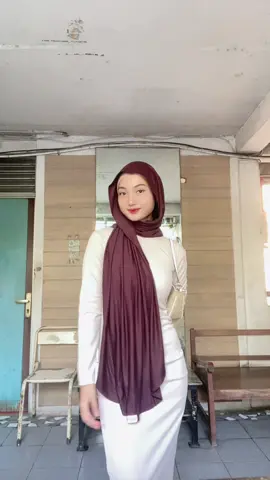 knitdress dari @ZamoriStore  pashmina kaoss darii @baveil official #fitcheck #OOTD #outfit #ootdhijab 