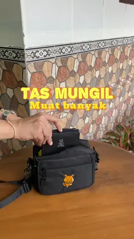Tas mungil yang muat banyak barang😍 #tasunisex #slingbaglucu #taslucu #tasslempangmini #crsl 