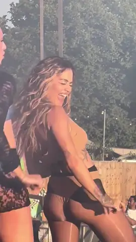 Shake it if you're BUZZING because festival season has finally started!! 🔥😛🙌