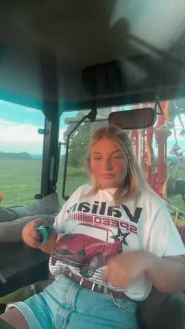 Ngl i think i rock these 😎 #backbritishfarming #thisgirlcan #fyp #viral #foryou #agriculture #womeninagriculture #youngfarmers #agri #farming #tractor #mccormick #pottinger #funny 