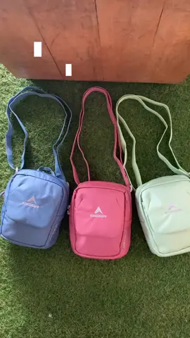 Simpan semua barang esensial agar mudah dijangkau dan tetap rapi ke dalam travel pouch Aretha 1.0. Kompartemen utama tas ini memiliki ruang yang cukup untuk memuat ponsel, dompet, dan barang kecil lainnya. Saku di bagian depan dapat digunakan untuk menyimpan perlengkapan yang membutuhkan akses cepat.😍😍 #eiger #eigerproduct #eigeradventure #EigerTropicalAdventure #eigerianindonesia #tas #taseiger #tassamping #taswomen #viral #fyp #fypシ゚viral 