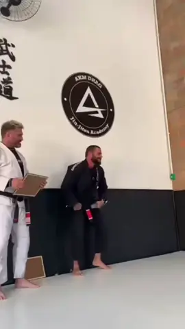 Oss! 👊🏼🥋 #jiujitsu #jiujitsulifestyle #paijiujiteiro #filho #filhojiujiteiro 