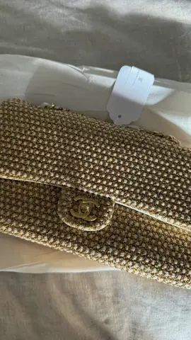 #junebugsvintageluxury #prelovedchanel #prelovedluxury #shopcanada #likenew #shopping #prelovedluxuryhandbags #readytowear #handbags #supportsmallbusiness #chanelprelove #chanel #chanelbagcollection 