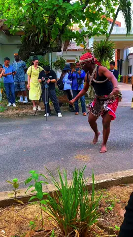 La danse , un moyen de communication et de communion avec l’Esprit des Ancêtres 🇬🇦 . #danse #tradition #culture#bwitigabon #musee#tourisme