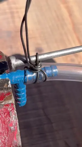 Como prender mangueiras com um prego #DIY #tools #dicas #ideias #construction #solutions #facavocemesmo #solucoes 
