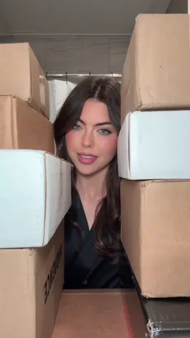 The last one almost made me cry but i filmed a very rare PR unboxing for my birthday this past weekend 💖 I know unboxing videos aren’t everyone’s favorite but if you would like more of these, please let me know!!  @functionofbeauty  @MAC Cosmetics USA  @Emi Jay @maisonmargielafragrances @YSL Beauty  @Provence Beauty  @Anastasia Beverly Hills  @L’Occitane  @Fenty Hair