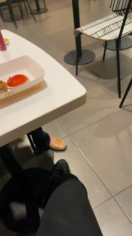 Maaf Gak Tau Romantis2🙏🏻😌😬 Thanks For MCD Ambon Crew🙏🏻 #mcd #mcdonalds #ambon #suprise #hbd  @🍭Ardiah_Lollipop🍭  @Mrs.Umpenawany👰🏻‍♀️ 