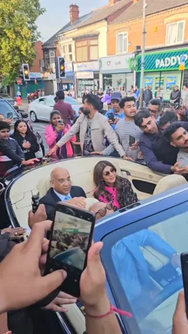 Britain's longest serving South Asian MP Keith Vaz brings Bollywood actress #ShilpaShetty to his campaign tour to get more votes ahead of the general election 😭😭 #UB1UB2 