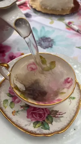 This is your sign to have an ACOTAR summer solstice party with your best friends! #ACOTAR #acourtofthornsandroses #acotarteaparty #rhysand #feyre #fae 