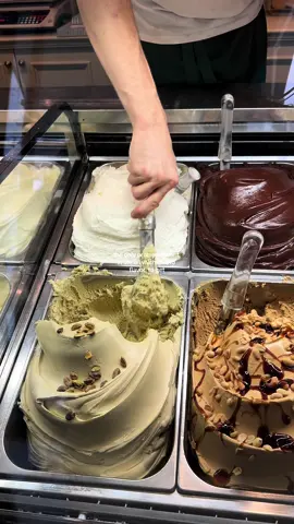 What is your favourite flavor ? #gelatoitaliano #gelato #italy #italianfood #italianfoodlover #gelato #gelatoicecream 
