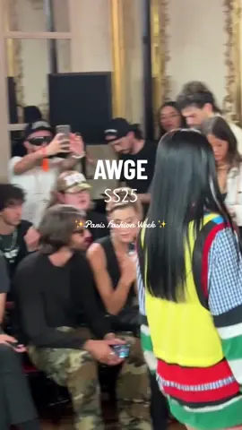 A$ap Rocky X American Sabotage por AWGE Menswear SS25 na PFW A AWGE é uma agência criativa fundada por A$ap Rocky. O desfile aconteceu na antiga casa de Karl Lagerfeld e apresentou a ‘American Sabotage’ coleção de primavera-verão 2025 que é a estreia da empresa na PFW.   Siga B Magazine para mais conteúdos de moda, tendências e atualizações de famosos 💋 Imagem | TikTok /@ HIGHSTAR | TikTok /@ runwaymen  . . #parisfashionweek #pfw #rihanna #awge #paris #fashion #fashiontiktok #fashionweek #ss25 #asaprocky #emiliagray 