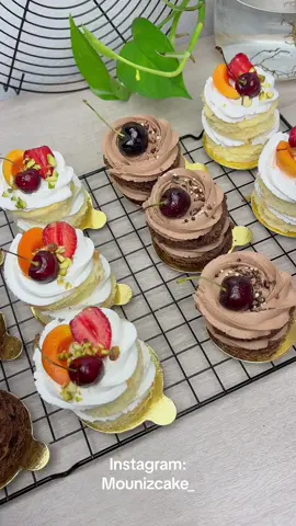 أسهل ميني كيك تقدرو ديروه و زيد في وقفة يوجد و بزاف بطبع 😍 وصفة بيسكوي جنواز فانيليا :  125 غ سكر  4 بيض  رشه ملح و عطر الفانيليا  130 غ فرينة  نصف ملعقة صغيرة خميرة الحلويات  بيسكوي كاكاو :  4 بيض  رشة ملح  130 غ سكر  90 غ فرينة  30 غ كاكاو  نصف ملعقة صغيرة خميرة الحلويات #cake #cakedesign #كيك #حلويات #حلويات_جزائرية #الشعب_الصيني_ماله_حل😂😂 #المغرب🇲🇦تونس🇹🇳الجزائر🇩🇿 #الجزائر🇩🇿😘تيك_توك_ 